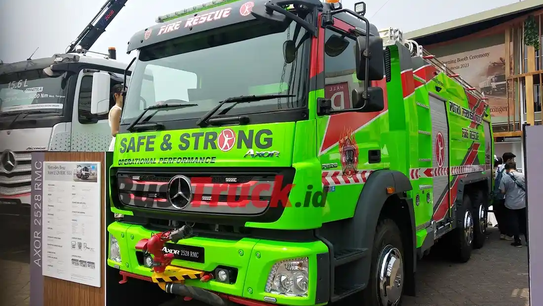 Foto - Haruskah Kendaraan Pemadam Kebakaran Berwarna Merah?