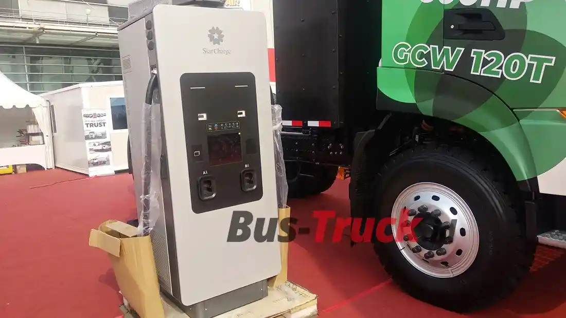 Foto - Dongfeng 6x4 Electric Tractor Head: Spesifikasi Khusus Indonesia