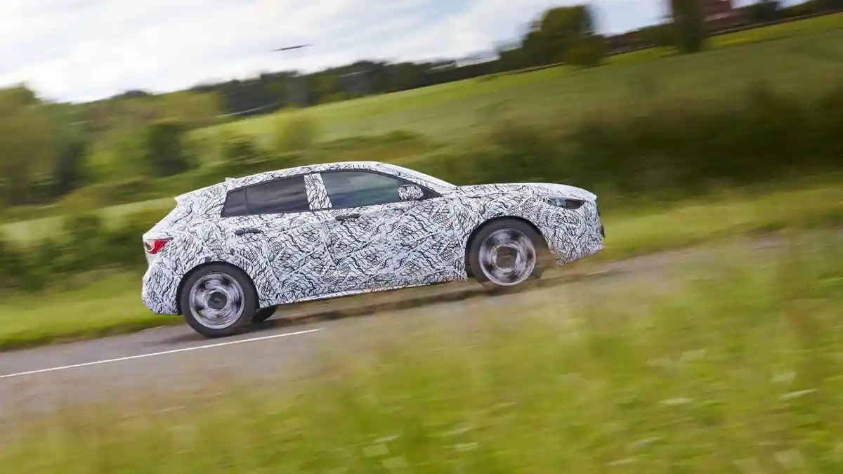 Berita - Infiniti Q30 Pesaing Golf dan A-Class Tertangkap Kamera