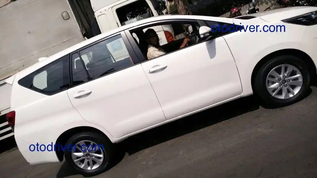 Foto - Foto Penampakan Langsung All New Kijang Innova Termurah