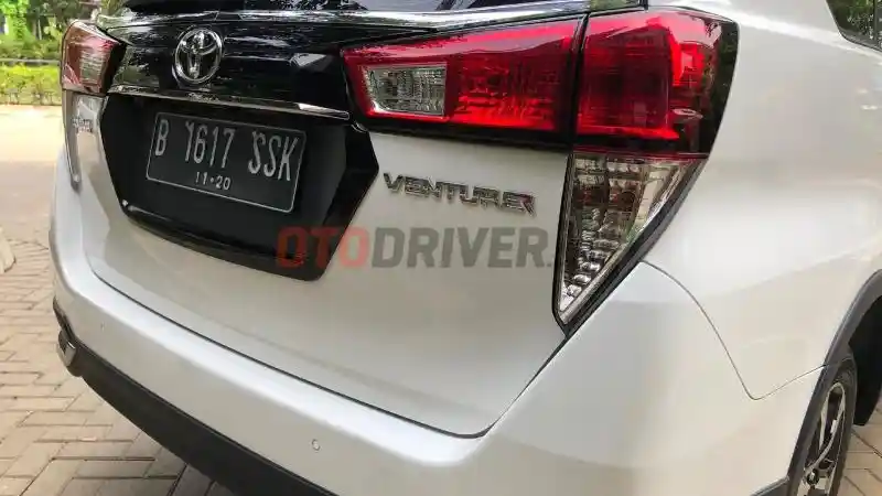 Foto - Angsuran Rp 11 Jutaan Perbulan, Boyong Toyota Innova Venturer Diesel ke Rumah