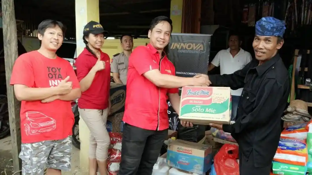 Foto - Innova Community Jalankan Misi Bantuan Musibah Kebakaran Kampung Baduy Luar