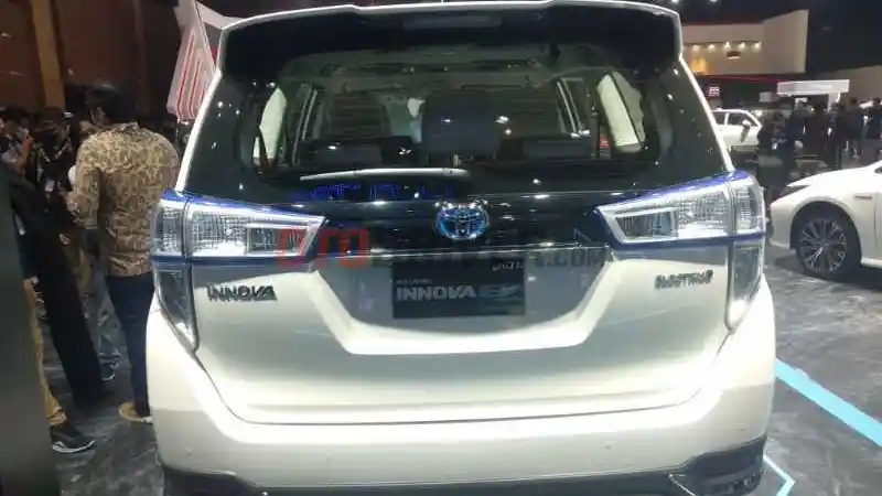 Foto - Alasan Toyota Innova EV Hanya Dipajang Satu Hari Dalam Pameran