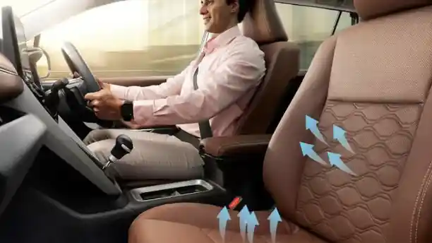 Foto - Toyota Innova HyCross Resmi Hadir Di India, Fitur Lebih Lengkap Dari Zenix!