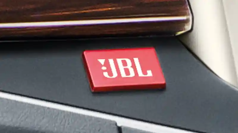 Foto - Rayakan 50 Tahun, Toyota Rilis Kijang Innova Edisi Terbatas Dengan Sentuhan Emas 