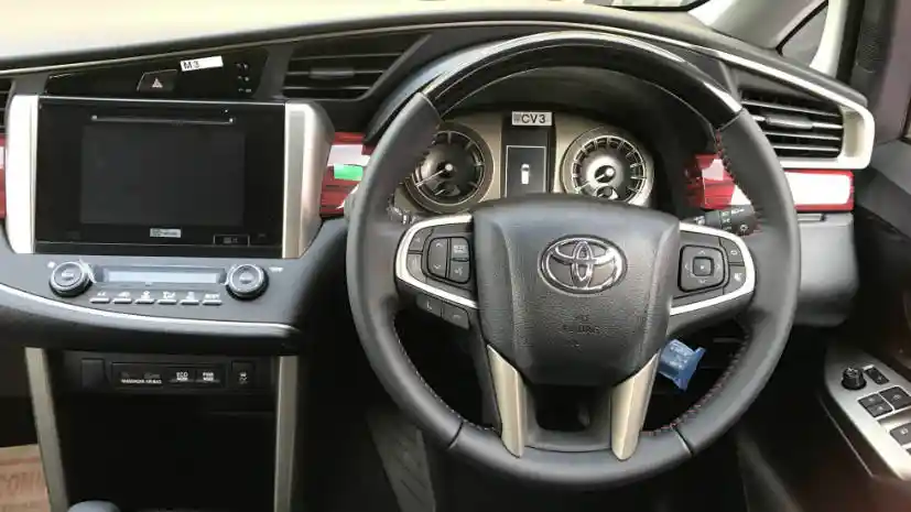 Foto - Toyota Innova Touring Sport Muncul Sebagai Venturer Versi India