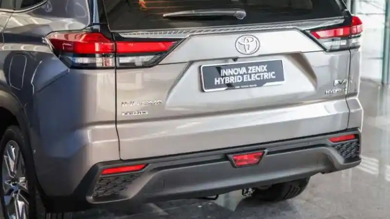 Foto - Innova Zenix Resmi Hadir Di Malaysia, Termahal Rp 650 Jutaan