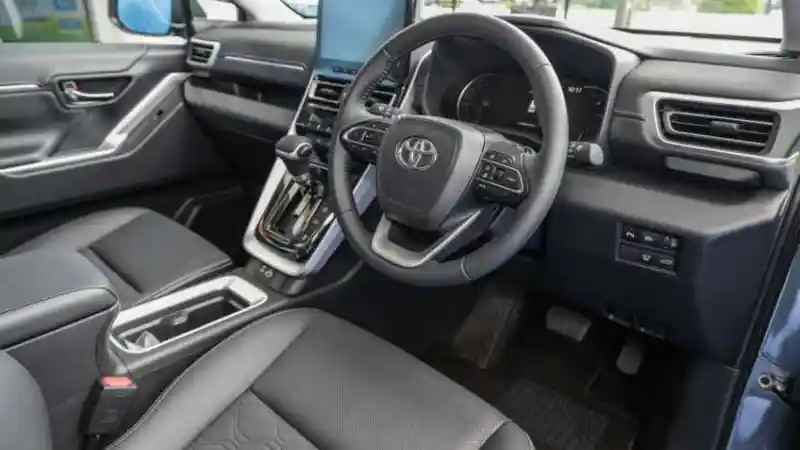 Foto - Innova Zenix Resmi Hadir Di Malaysia, Termahal Rp 650 Jutaan