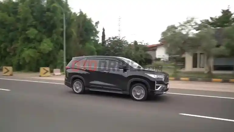 Daftar Harga - Mobil Keluarga Kekinian, Daftar Harga Toyota Kijang Innova Zenix Oktober 2023