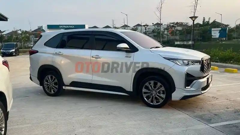 Berita - Inilah Yang Bikin Toyota Kijang Innova Zenix Hybrid Sangat Nyaman Dibawa Keluar Kota