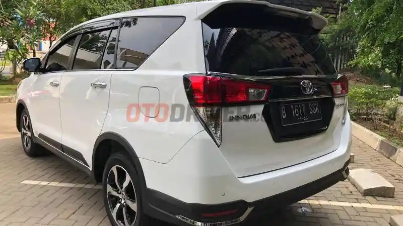 Foto - Menikmati Cicilan Rp 7 Juta Untuk Innova Diesel Tipe Tertinggi, Segini DP Yang Harus Disetorkan