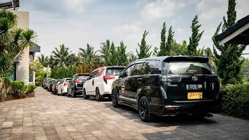 Foto - Komunitas Innova Reborn Diesel Adakan Serbu Yogjakarta