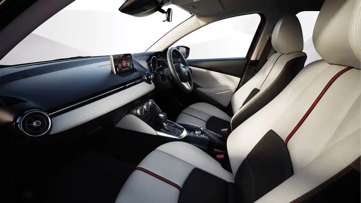 Foto - Dua Mobil Limited Edition Mazda Hadir Di GIIAS 2015