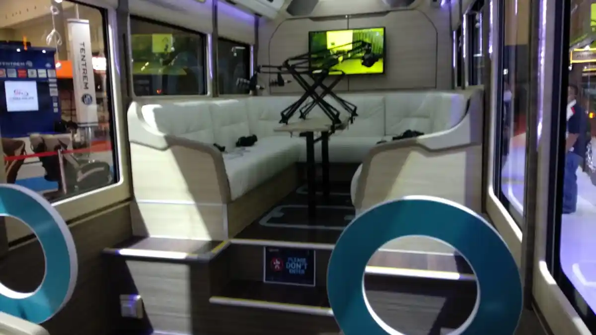 Foto - Jetbus Transit, Bukti Penguasaan Teknologi Monokok 