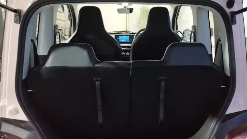 Foto - Meski Terlihat Mungil, Wuling Air ev Tetap Berikan Kenyamanan di Kursi Penumpang