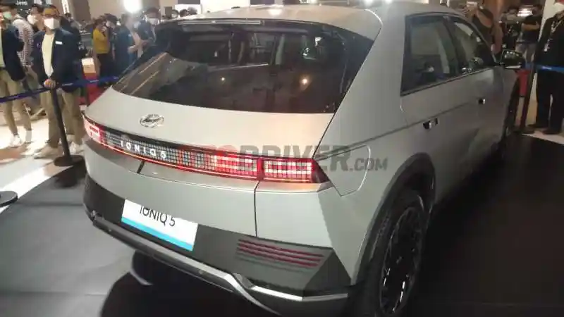 Foto - Perbandingan Jarak Tempuh Baterai Hyundai Ioniq 5 Vs Kona EV