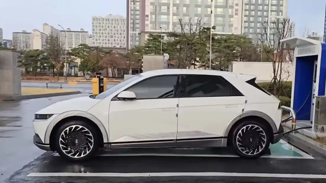 Berita - Tempuh Jarak Hampir Bulan-Bumi PP, Ioniq 5 Ini Hanya Ganti Baterai 1 Kali Dan Gratis