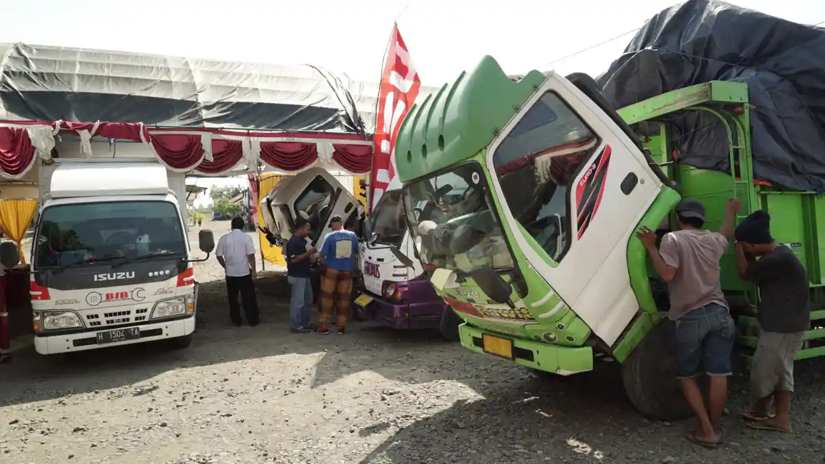 Foto - Isuzu Bukan Saja Manjakan Pengguna Elf, Tapi Truk Lainnya Dalam Event Ini