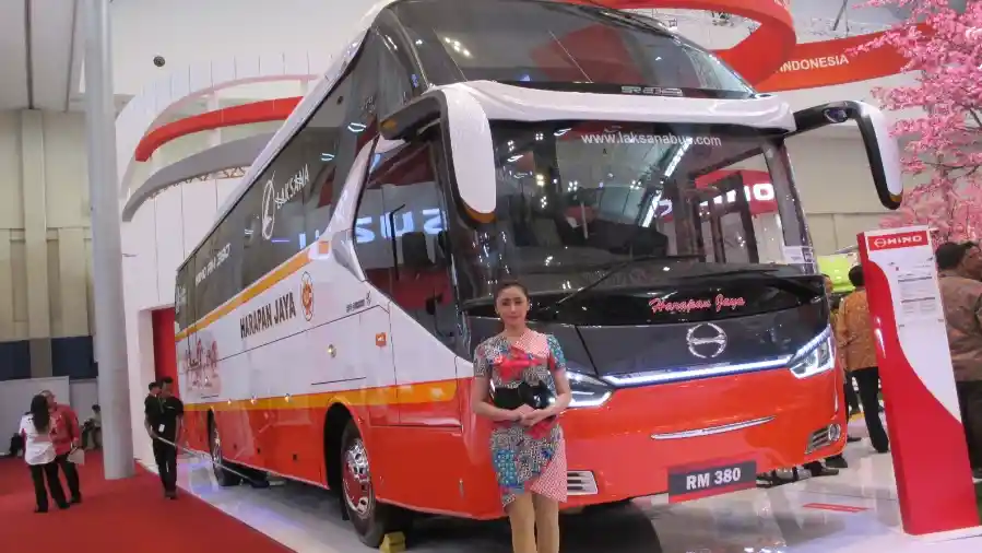 Foto - Nostalgia Bus Di Ajang GIIAS 2017 (II), Bertabur Produk Langka