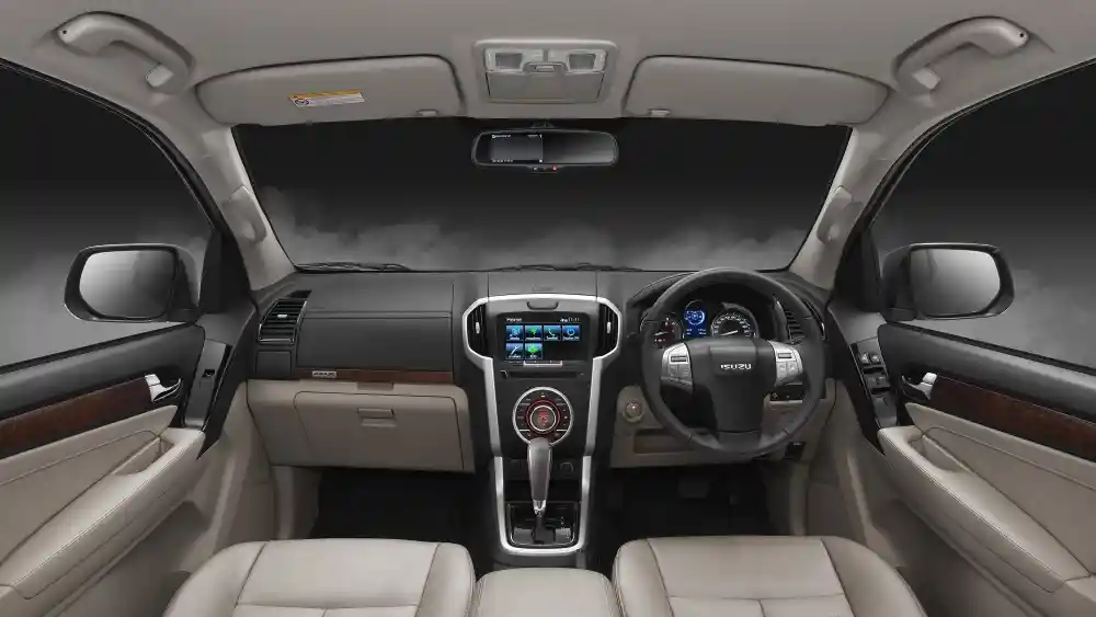 Foto - Isuzu MU-X Facelift 2017 Resmi Meluncur Di Thailand, Tak Berubah Banyak 