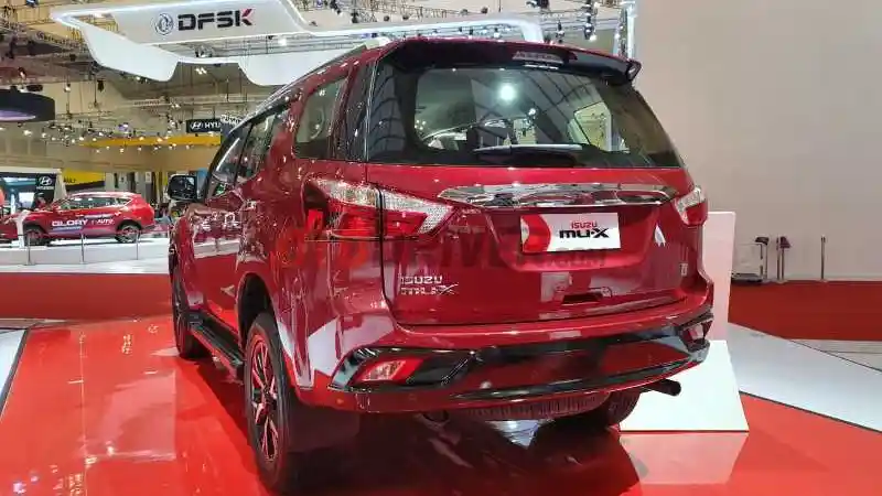 Foto - SUV Tampil Lebih Gagah Dengan Footstep Lipat