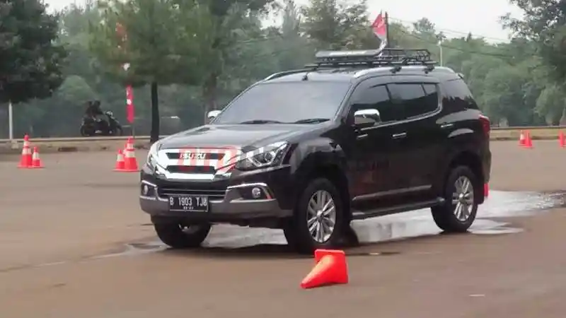 Foto - Isuzu Siap Hadapi Standar Emisi Euro 4 Mesin Diesel