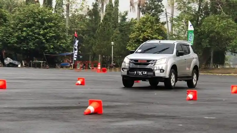 Foto - Keunggulan Diesel Isuzu Digairahkan Oleh Event ini
