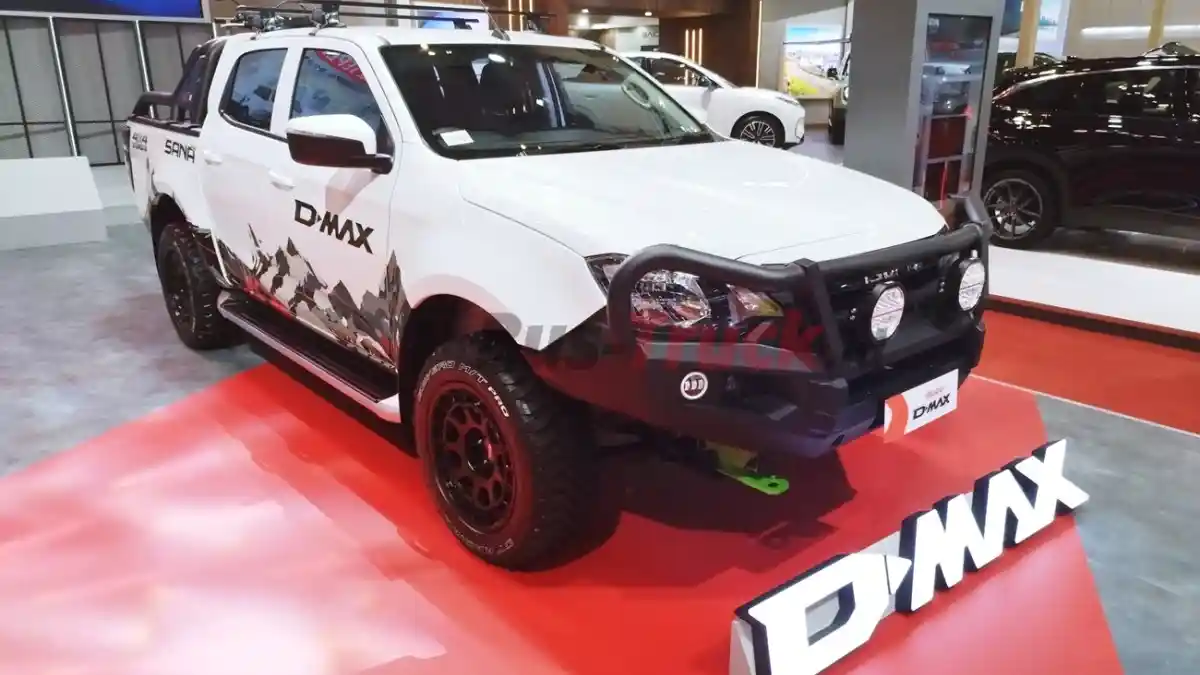 Foto - Isuzu Raih 1.180 SPK Di GIIAS 2026, Elf Jadi Penopang Utama