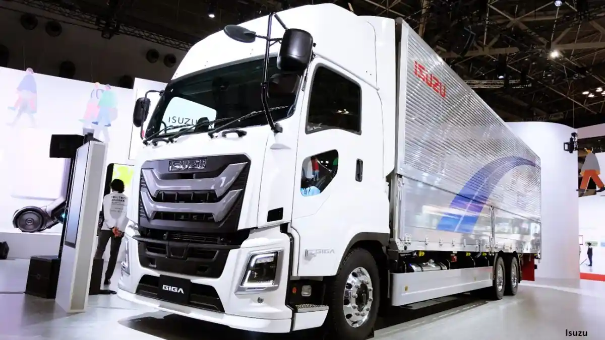 Foto - Ini Barisan Bintang Isuzu Di JMS 2025