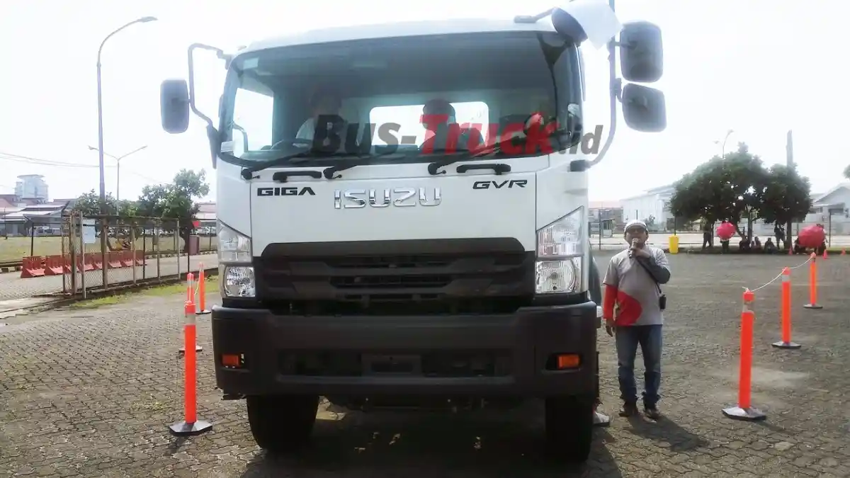 Foto - Isuzu Terus Menambah Kenyamanan Pengguna mu-X Dan D-Max