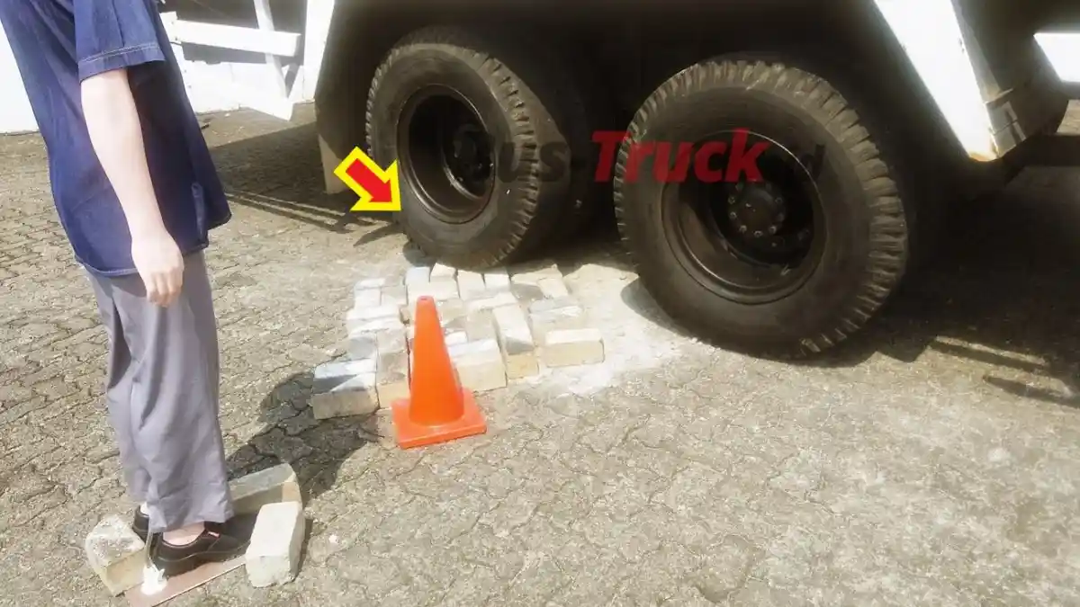 Foto - Ketahui Blind Spot Truk, Agar Terhindar Dari Bahaya Jalan