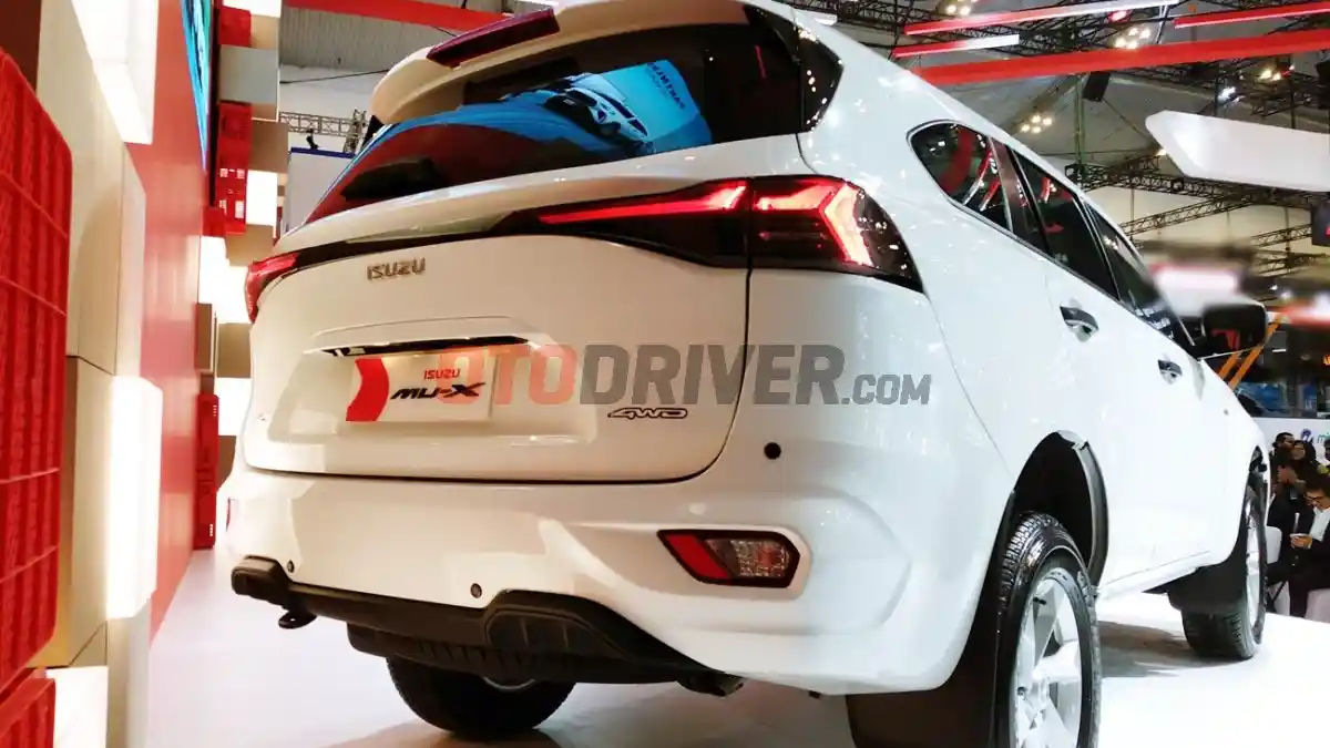 Foto - Isuzu mu-X Wajah Baru Hadir Di GIIAS 2025, Harga Rp 658 Juta