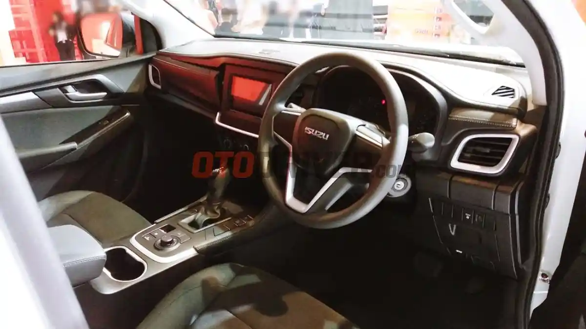 Foto - Isuzu mu-X Wajah Baru Hadir Di GIIAS 2025, Harga Rp 658 Juta
