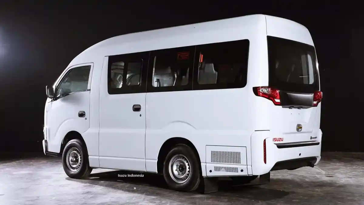 Foto - Isuzu Traga Bus, Varian Baru Dengan Kaki-Kaki Lebih Nyaman