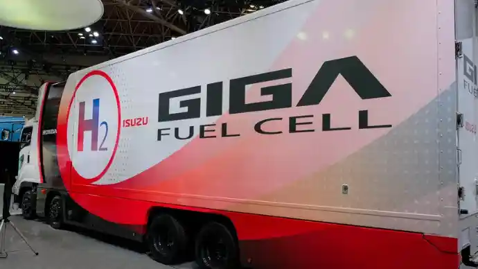 Foto - Detail dan Wujud Asli Truk Isuzu Giga Fuel Cell