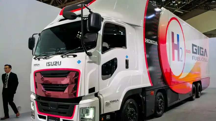 Truk - Detail dan Wujud Asli Truk Isuzu Giga Fuel Cell