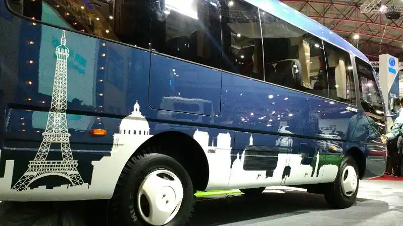 Foto - Tata Motors Kenalkan Microbus Berdimensi Bongsor, Tata LPT 407