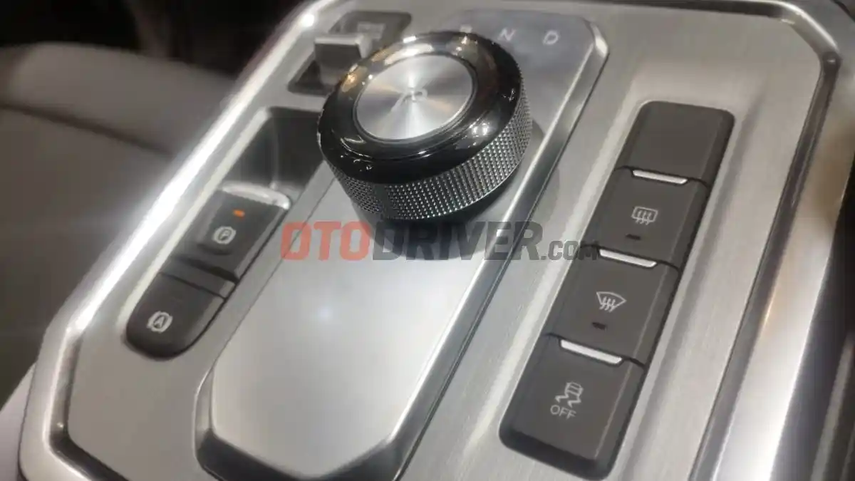 Foto - Mengenal Lebih Dekat JAC Trekker T90 EV, Pionir Dobel Kabin EV Di Indonesia