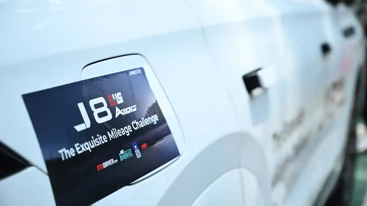 Foto - JAECOO J8 SHS ARDIS Raih Rekor MURI 1.660 km Tanpa Isi BBM