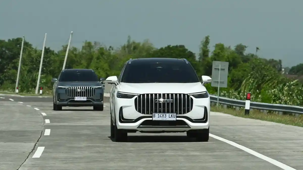 Foto - JAECOO J8 SHS ARDIS Raih Rekor MURI 1.660 km Tanpa Isi BBM