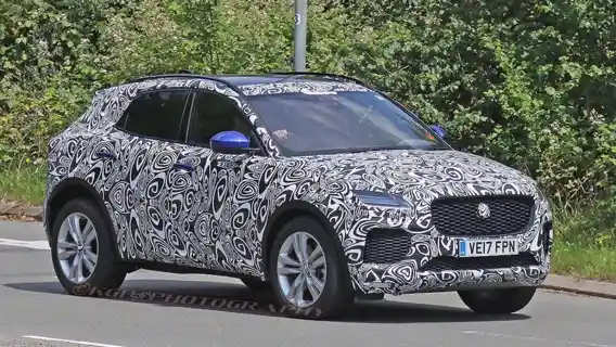 Foto - Jaguar E-Pace Siap Gempur BMW X1. Bakal Masuk Indonesia di 2018?