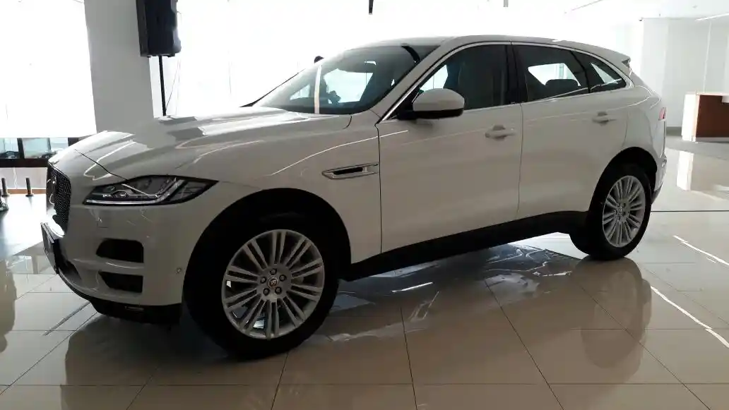 Berita - Jaguar F-Pace Bermesin Kecil Resmi Meluncur, Lebih Murah!