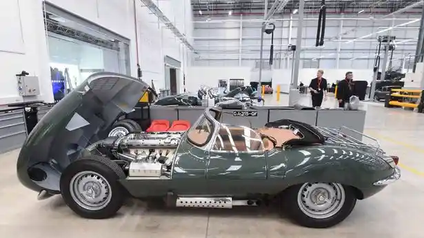Foto - VIDEO: Divisi Restorasi Jaguar Land Rover Dibuka. Siap Restorasi Mobil Klasik