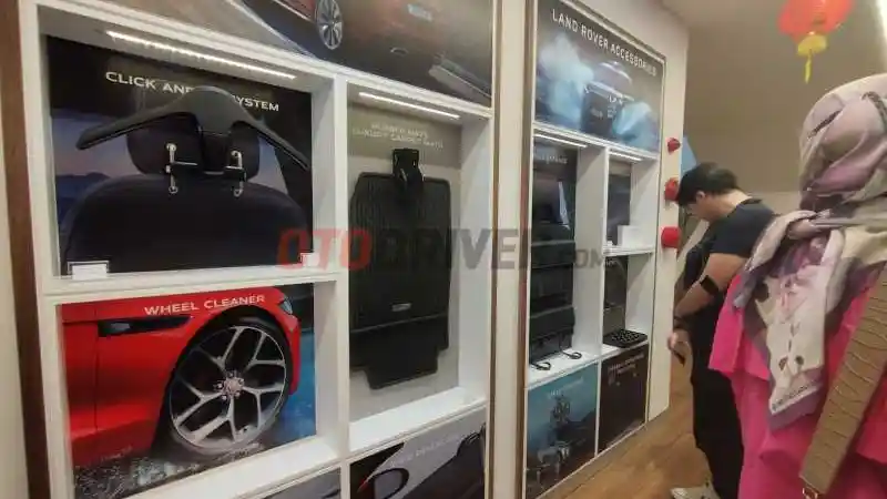Foto - Jaguar Land Rover Hadirkan Showroom Mewah dan Modern di Jakarta