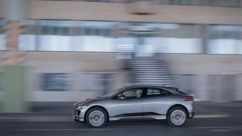 Foto - Diam-Diam Jaguar Perkenalkan SUV Termurah Mereka, Ini Detailnya