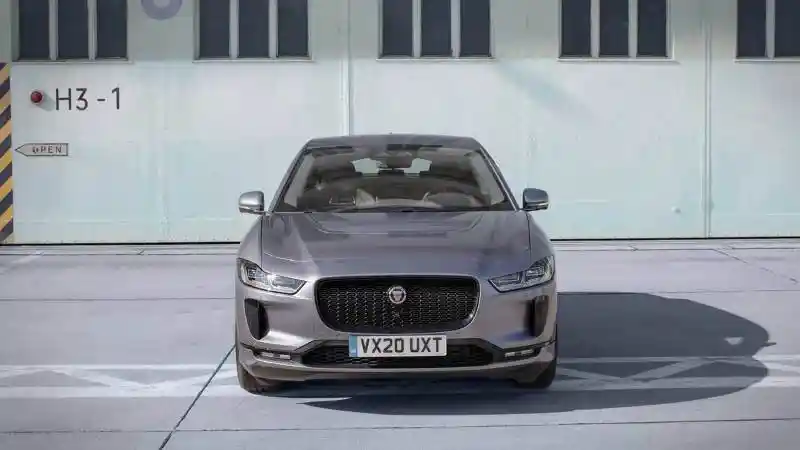 Foto - Diam-Diam Jaguar Perkenalkan SUV Termurah Mereka, Ini Detailnya