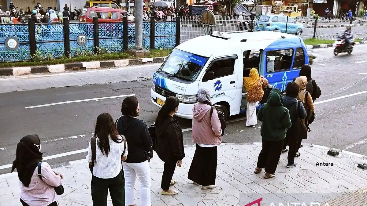 Van - ASN Bakal Wajib Naik Angkot, JakLingko Siap Tambah Armada