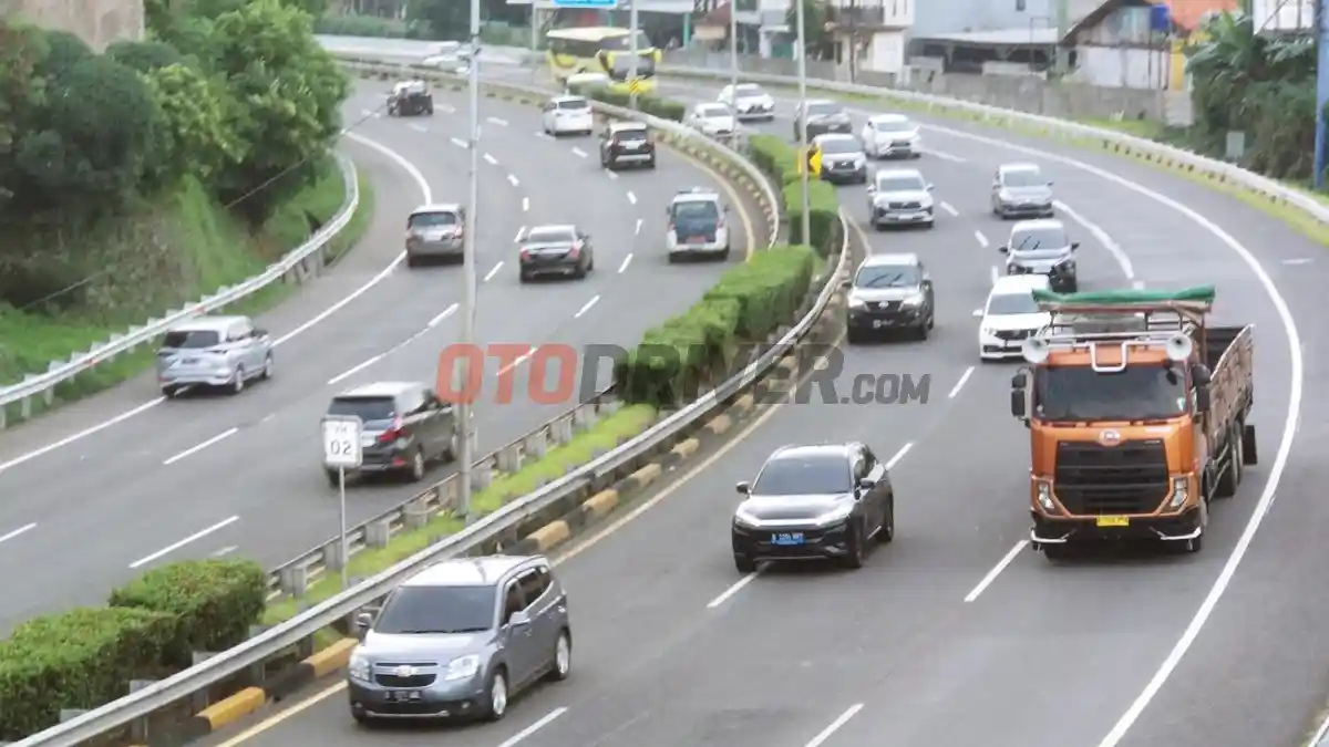 Foto - HUT DKI Jakarta, Pemprov Jakarta Putihkan Pajak Kendaraan