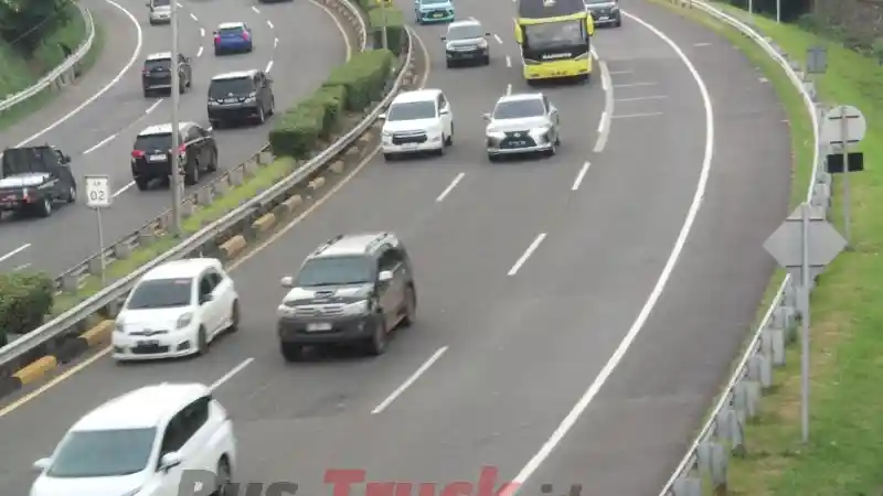 Tips - Awas, Rasa Kantuk Adalah Tanda Awal Lelah Mengemudi