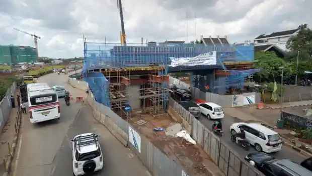 Foto - 6 Tips Melintasi Jalanan Yang Bersinggungan Dengan Proyek 